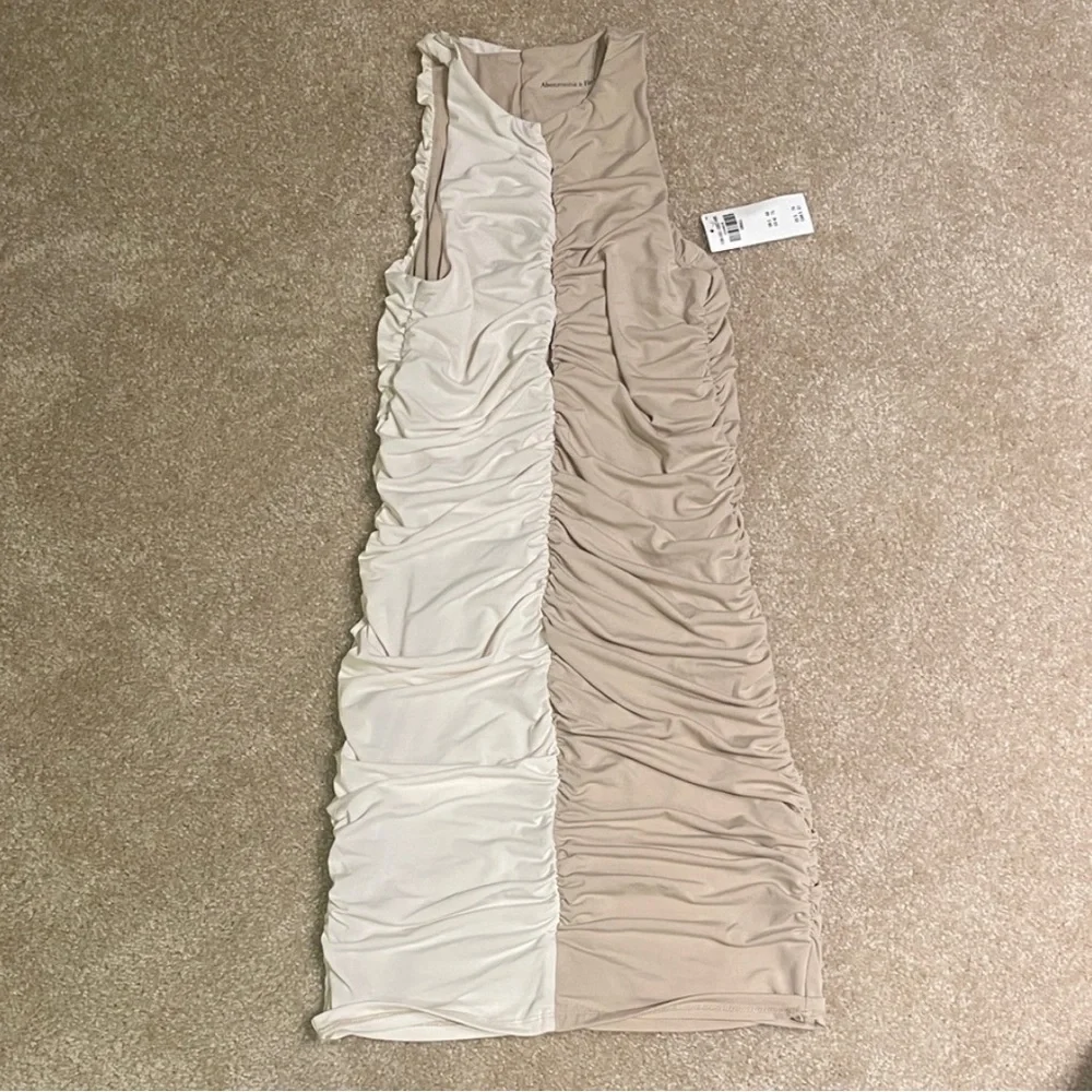 NWT Ruched Body-con Dress - Picture 1 of 3